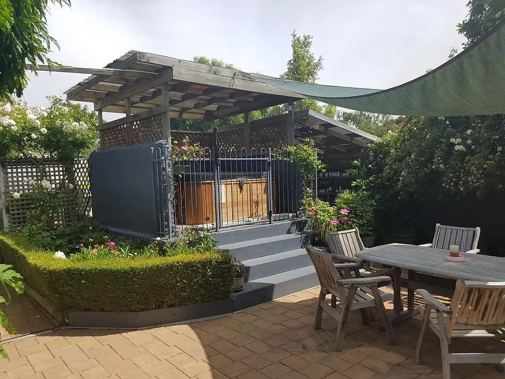 Bed and Breakfast Olde Mill House B&B & Bike2Wine Cycle Hire Renwick