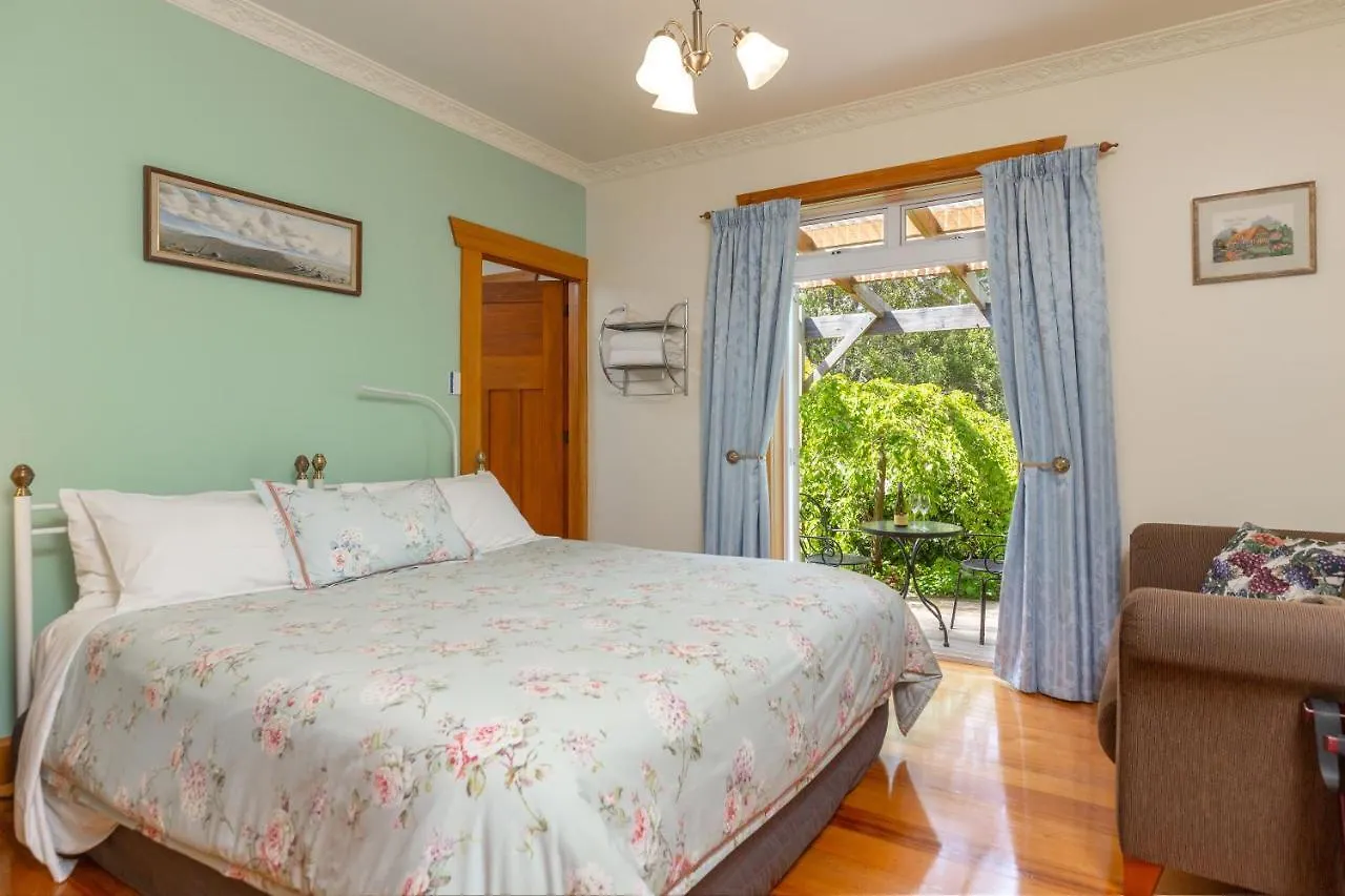 Olde Mill House B&B & Bike2Wine Cycle Hire Renwick Bed and Breakfast